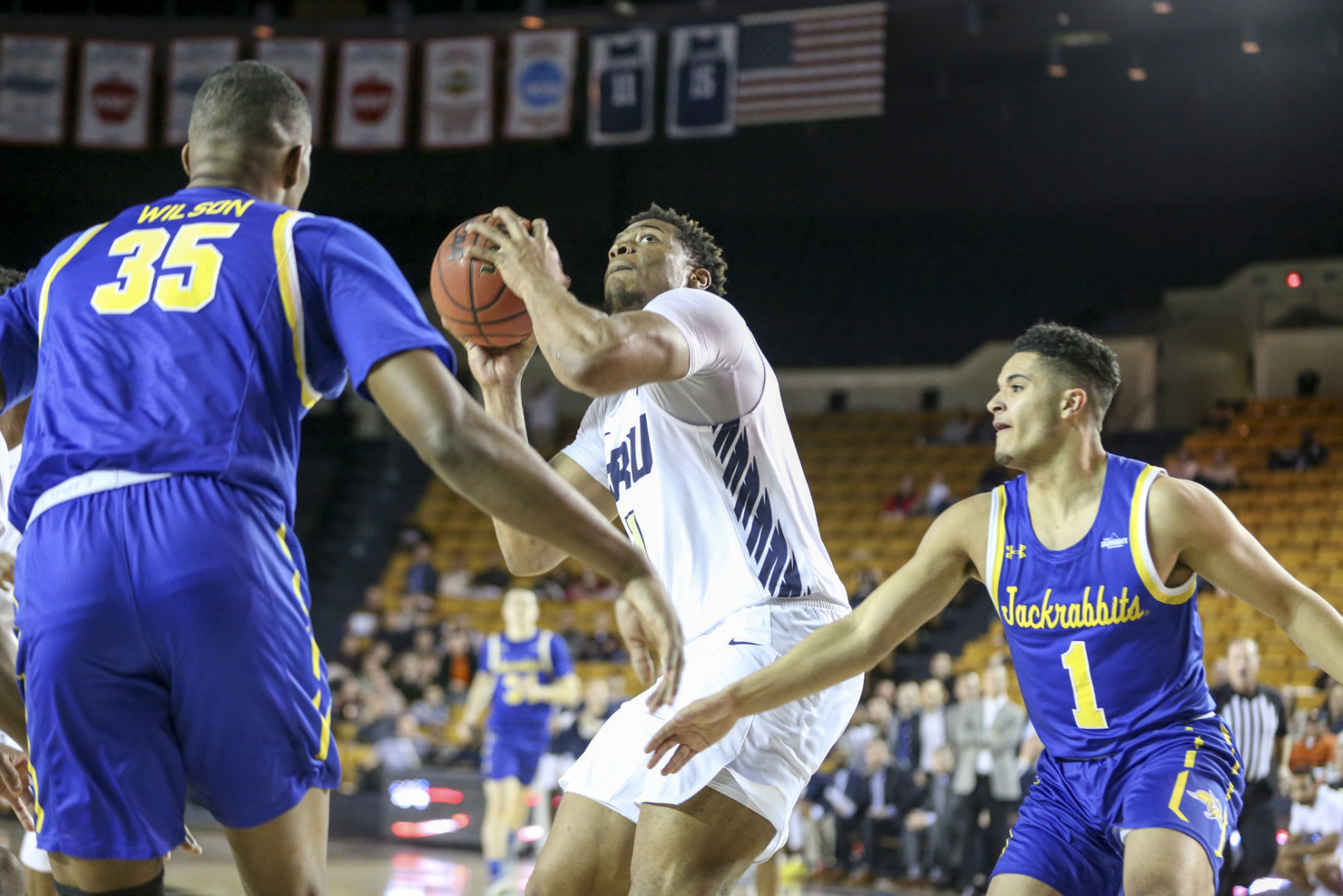 Oral Roberts Golden Eagles vs South Dakota State Jackrabbits
